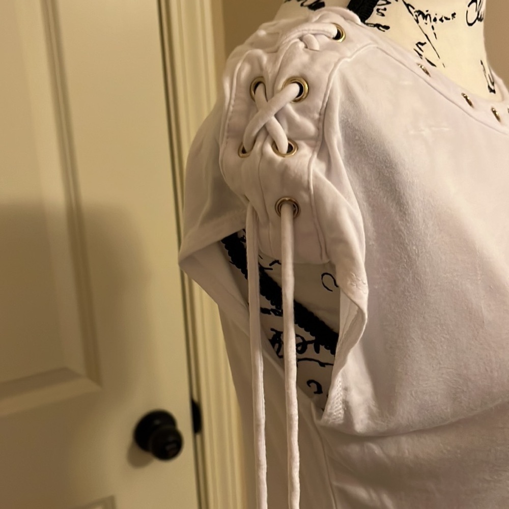 The Limited sleeveless grommeted neckline white blouse Size medium - Picture 3 of 8